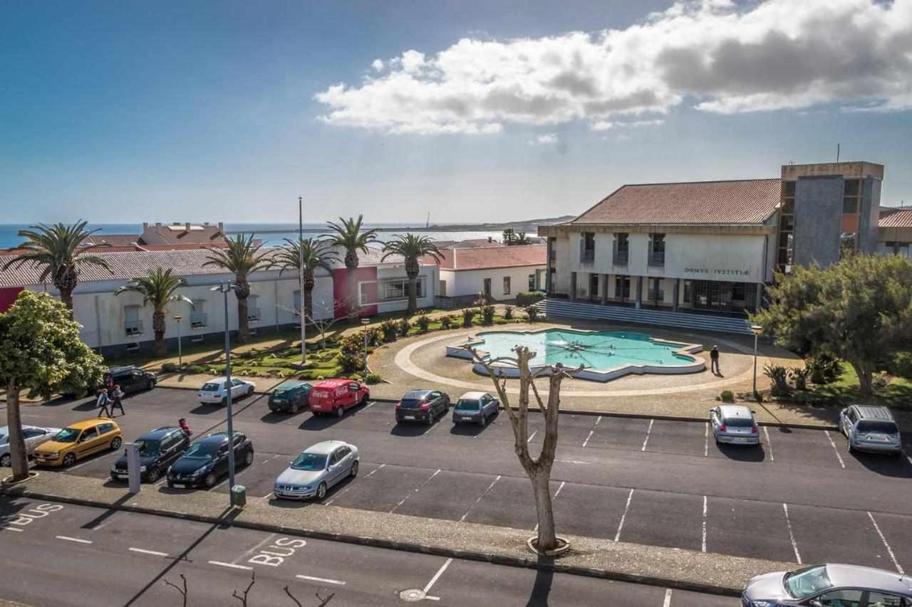 Downtown Praia Da Vitoria Al Bagian luar foto